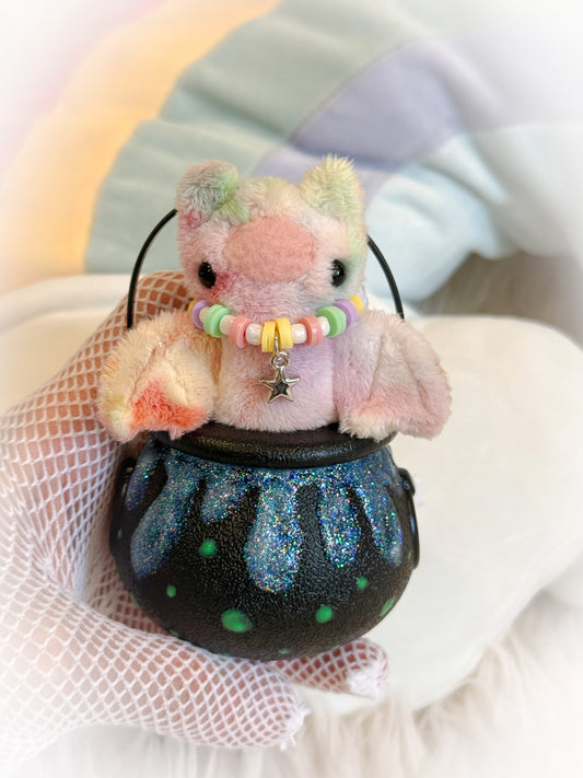 BeanTown Buddies® Teeny Cauldron Bati