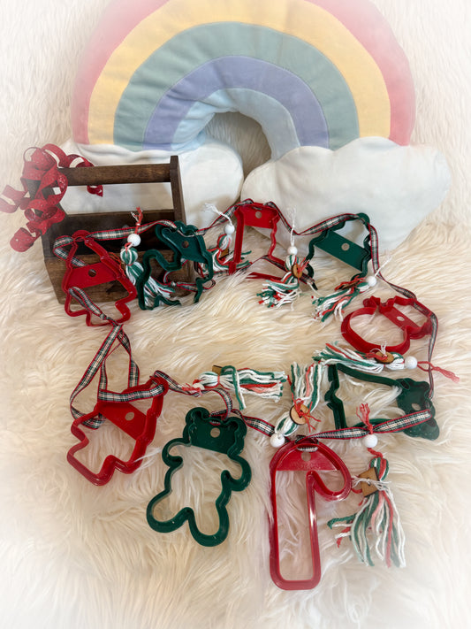 BeanTown Buddies® Vintage Cookie Cutter Garland Box Set