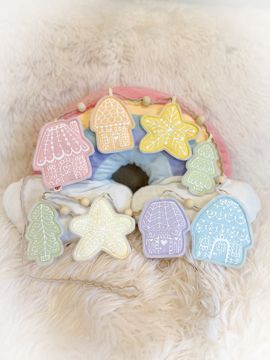 BeanTown Buddies® Pastel Gingerbread Garland
