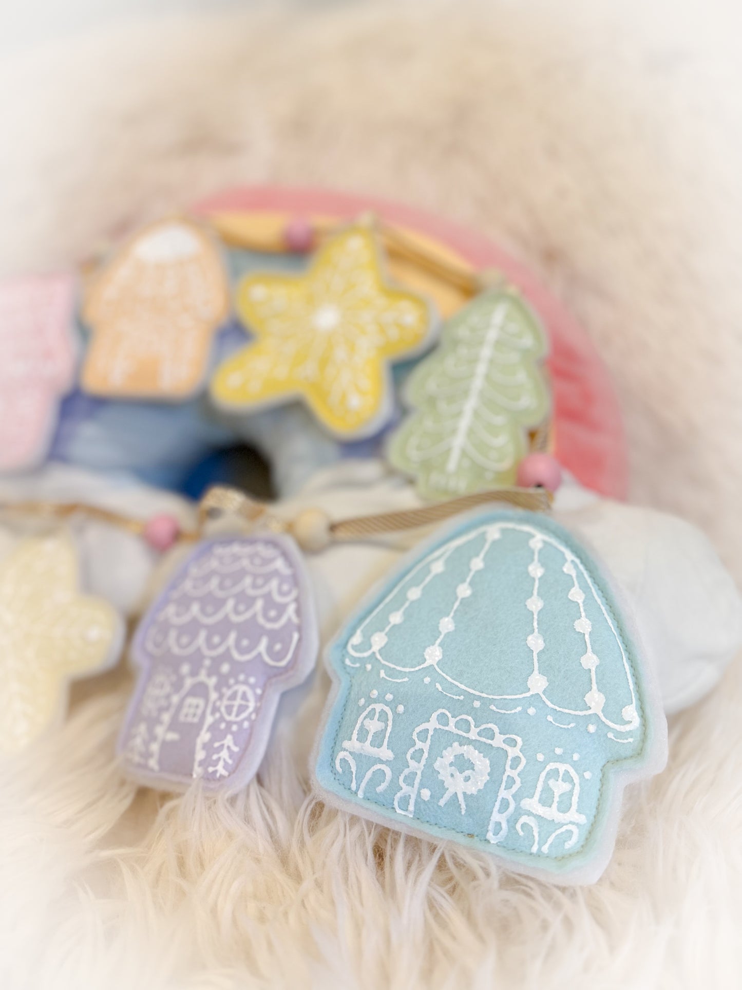BeanTown Buddies® Pastel Gingerbread Garland