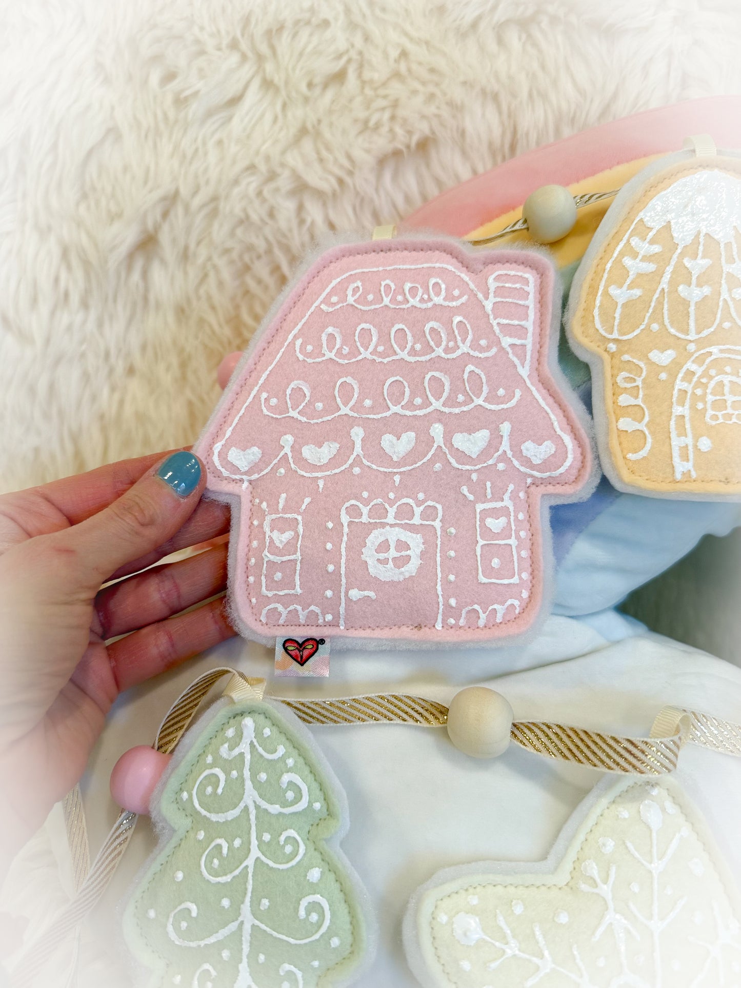BeanTown Buddies® Pastel Gingerbread Garland