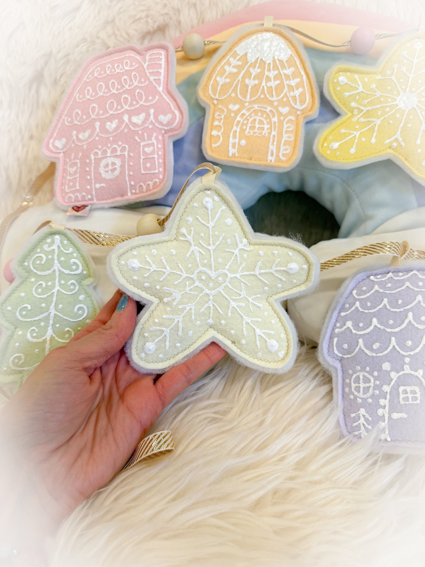 BeanTown Buddies® Pastel Gingerbread Garland